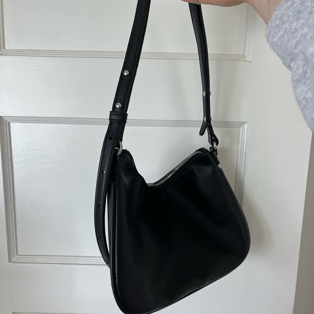 Black shoulder bag
